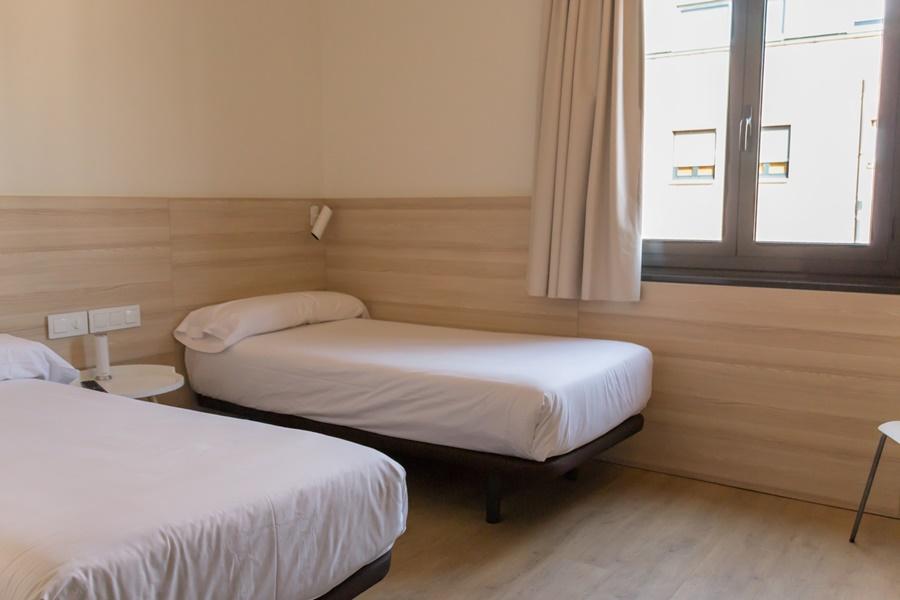Hostal Lami Эсплугес-де-Льобрегат Экстерьер фото