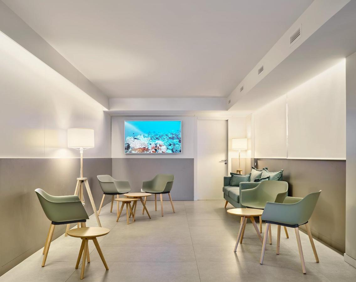 Hostal Lami Эсплугес-де-Льобрегат Экстерьер фото