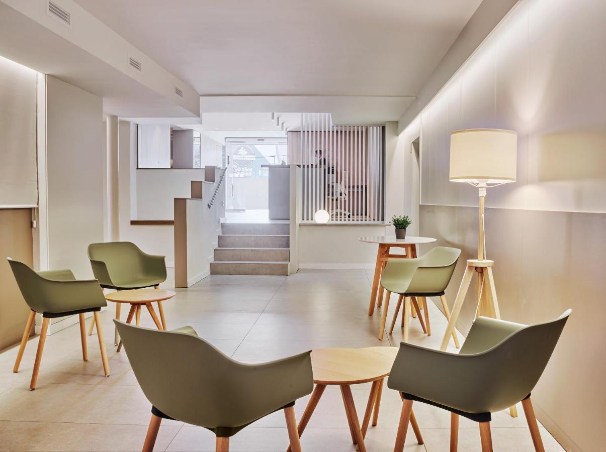 Hostal Lami Эсплугес-де-Льобрегат Экстерьер фото