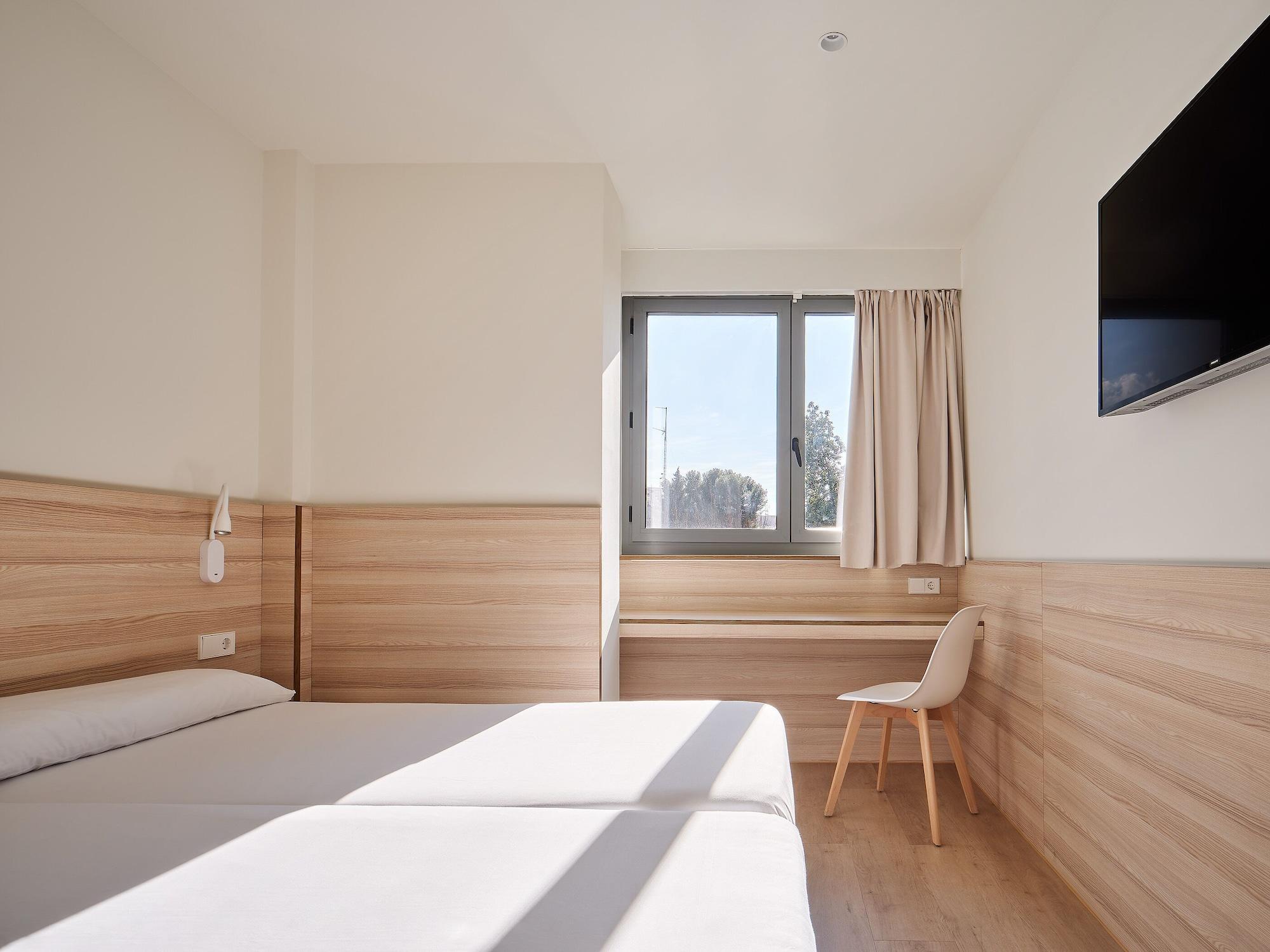 Hostal Lami Эсплугес-де-Льобрегат Экстерьер фото