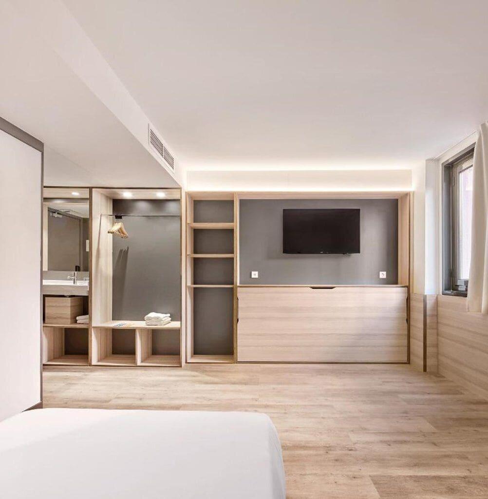 Hostal Lami Эсплугес-де-Льобрегат Экстерьер фото