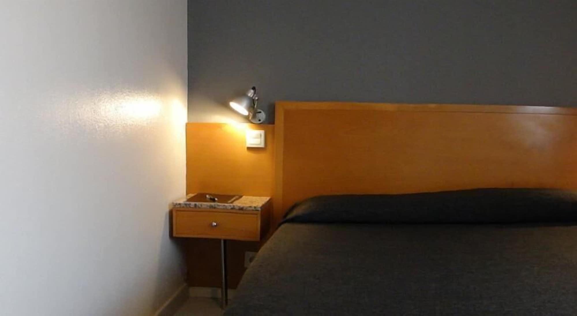 Hostal Lami Эсплугес-де-Льобрегат Экстерьер фото