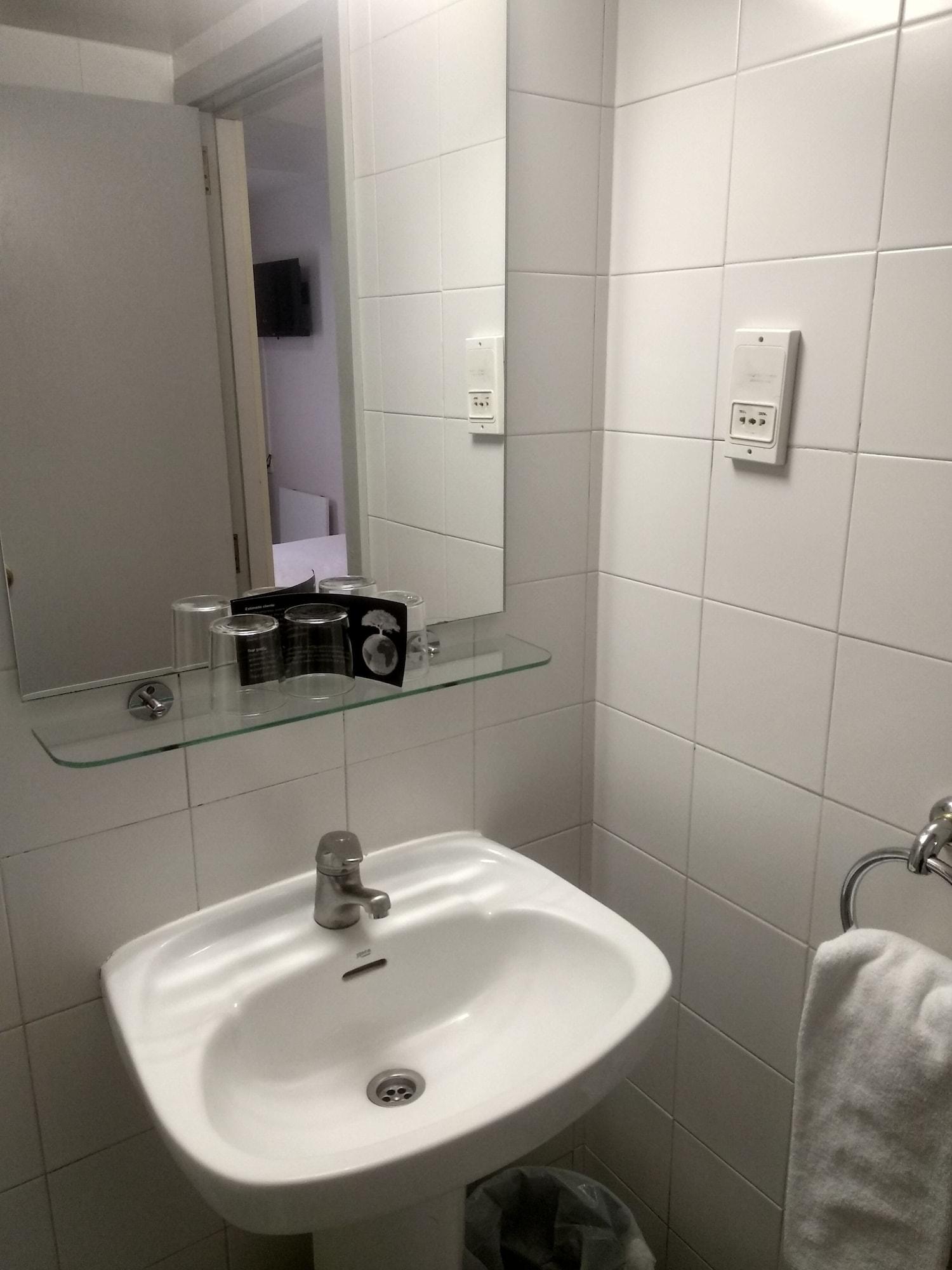 Hostal Lami Эсплугес-де-Льобрегат Экстерьер фото