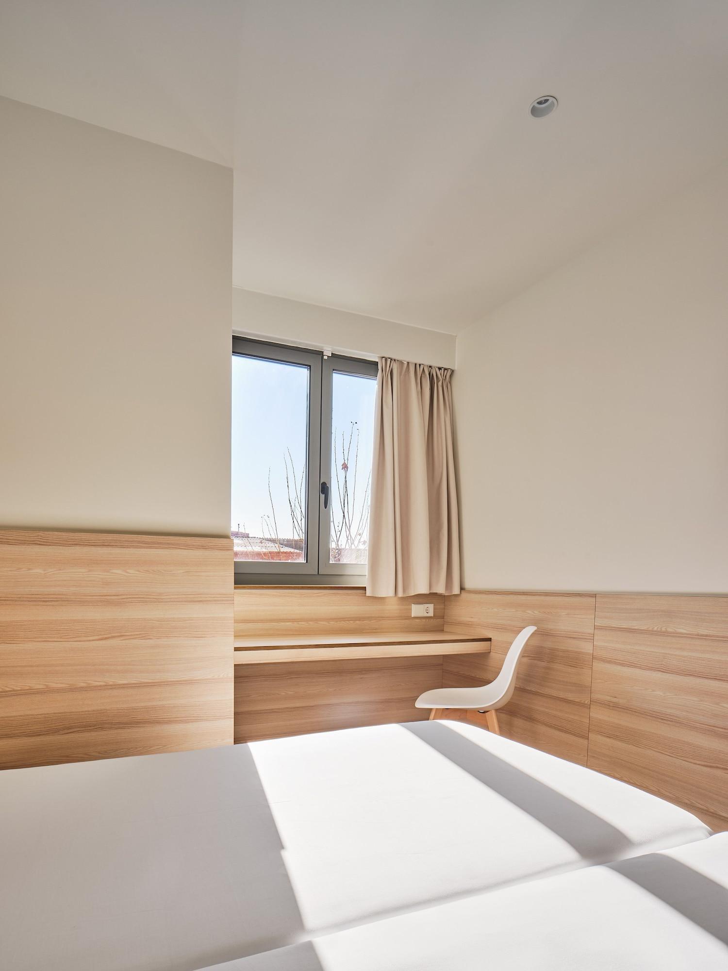 Hostal Lami Эсплугес-де-Льобрегат Экстерьер фото