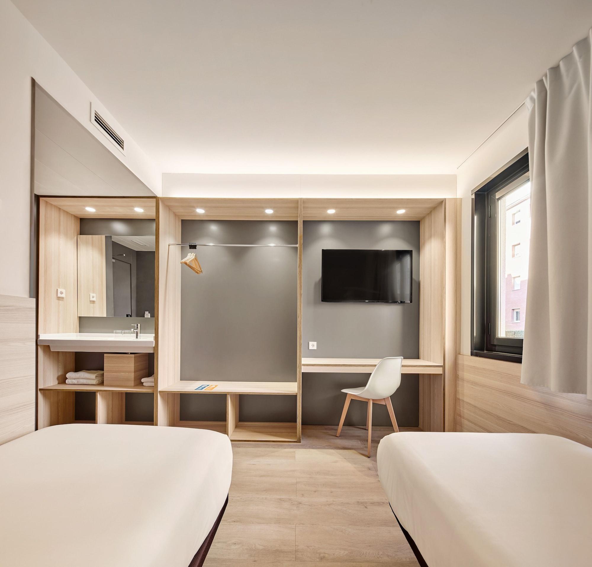 Hostal Lami Эсплугес-де-Льобрегат Экстерьер фото