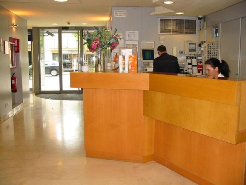 Hostal Lami Эсплугес-де-Льобрегат Экстерьер фото