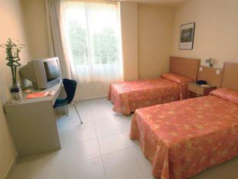 Hostal Lami Эсплугес-де-Льобрегат Экстерьер фото